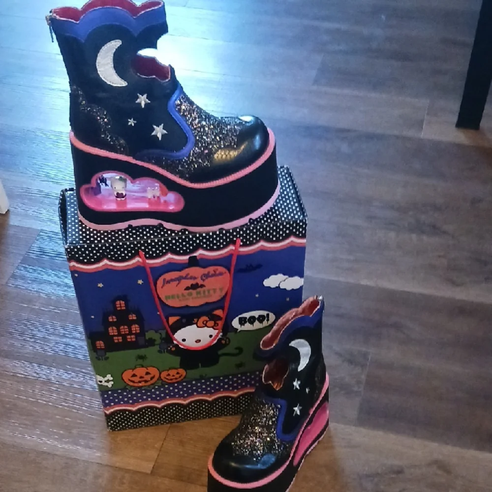 Irregular Choice Hello Kitty Cavern Platform Boots Size 39/8.5 - Picture 3 of 16